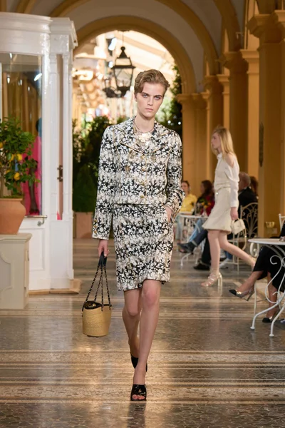 Look 29